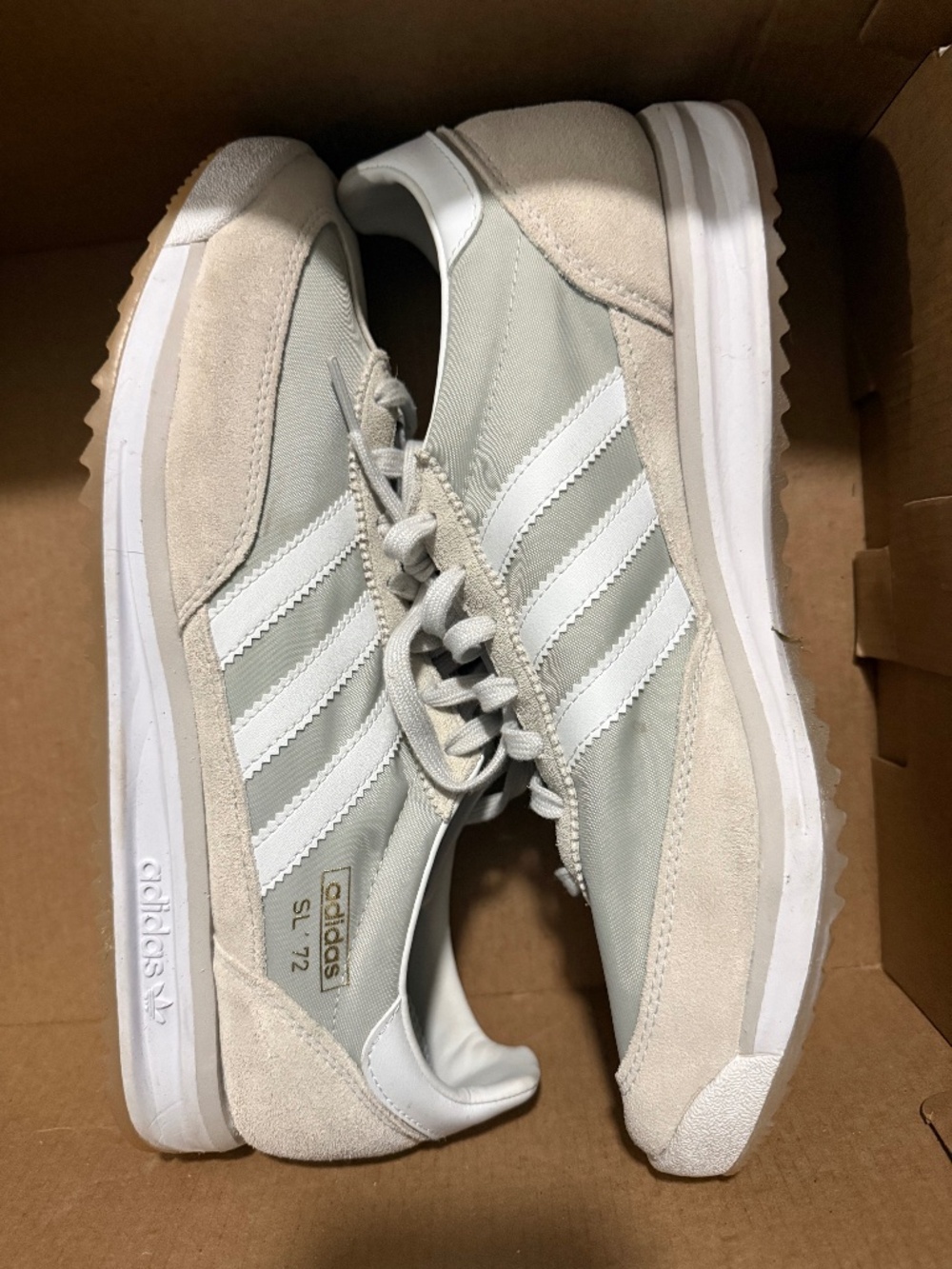 Unisex Adidas tennis shoes